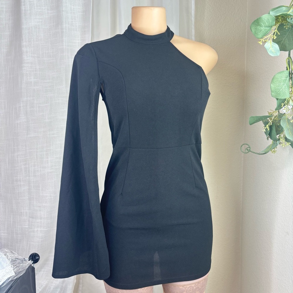 SHEIN Black Asymmetrical Long Sleeve Dress